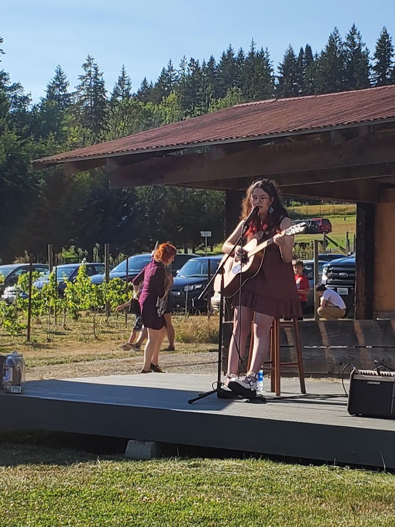Photo of Mended Oak Winery
