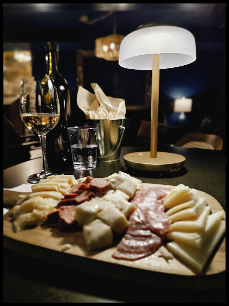 Photo of 5th On Front