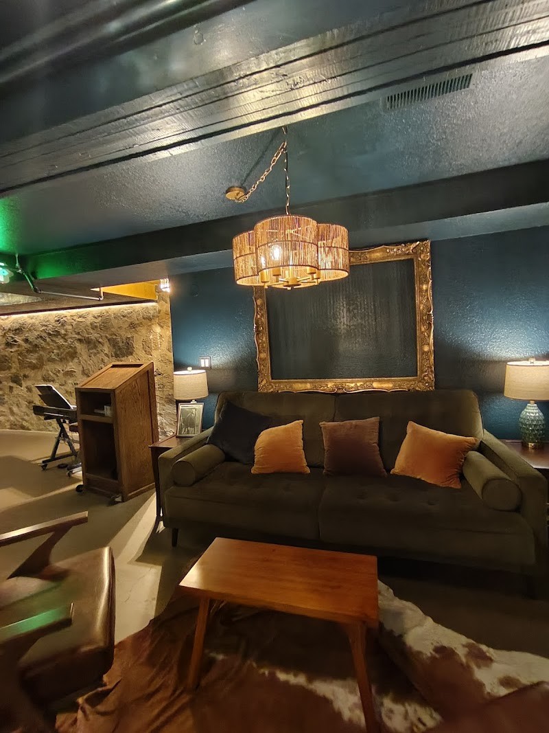 Photo of 5th On Front